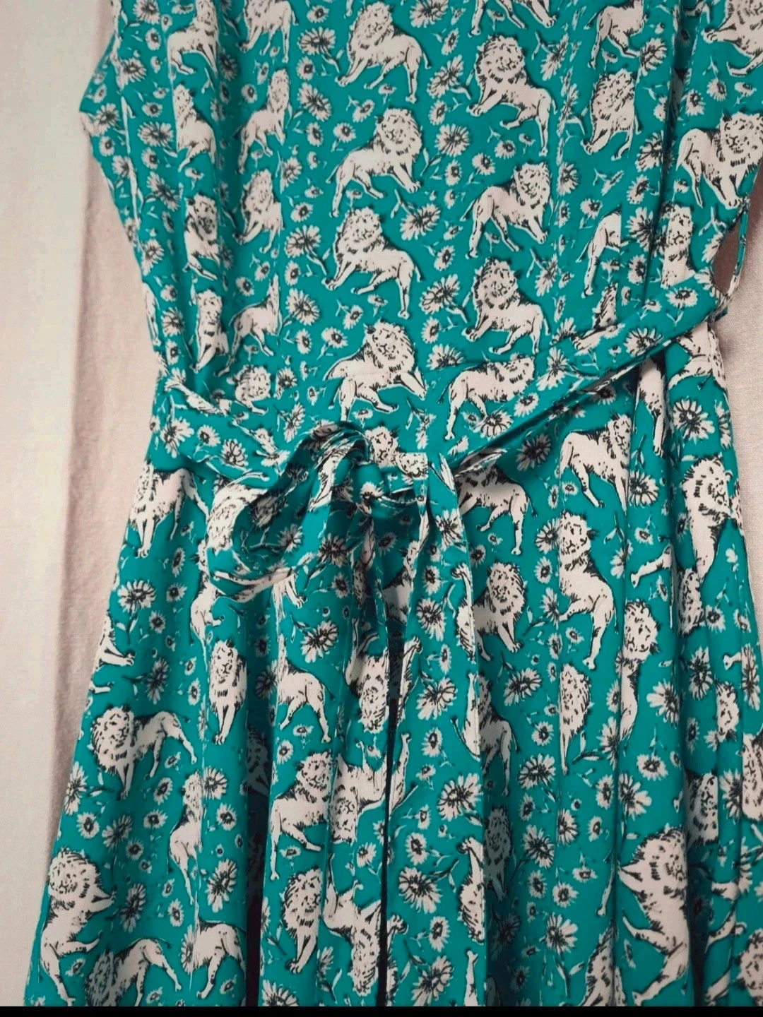 Vestido fluido verde com padrões de animais 38 – photo 4